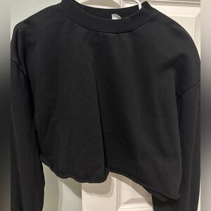 Woman’s H&M black cropped sweatshirt L